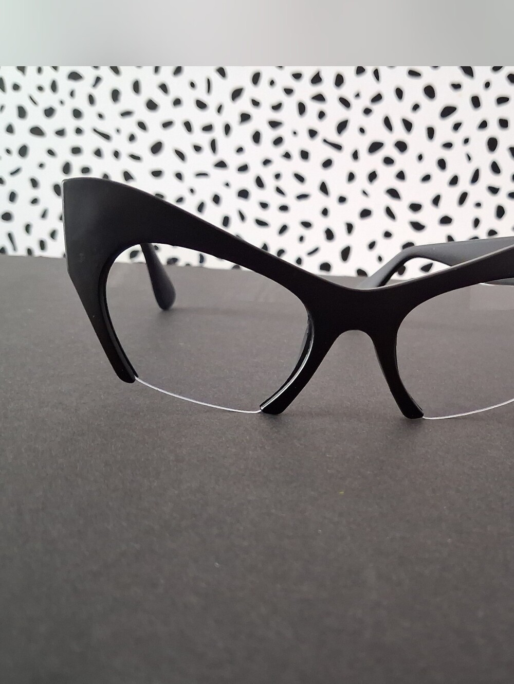 Stylish Black Cat-Eye Reading Glasses for Women